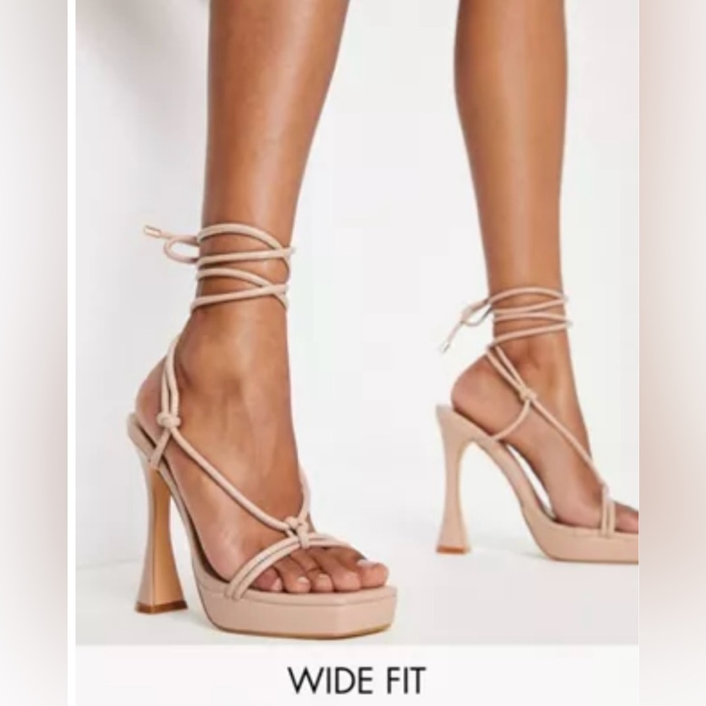 ✨Brand New Super Sexy Strappy Wide Fit Platform Heel ✨